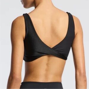 MUV Activewear - Revamp Top in Shiny Black